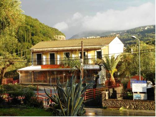 Aphrodite Studios & Seasonal Pool