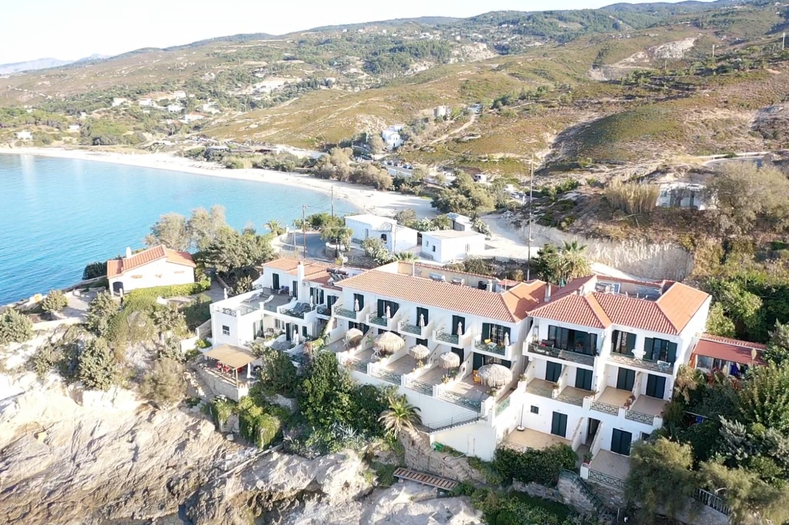 Atsachas Rooms and Restaurant