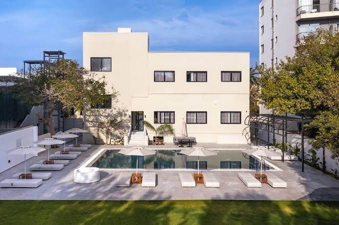 Bellevue On The Beach Suites