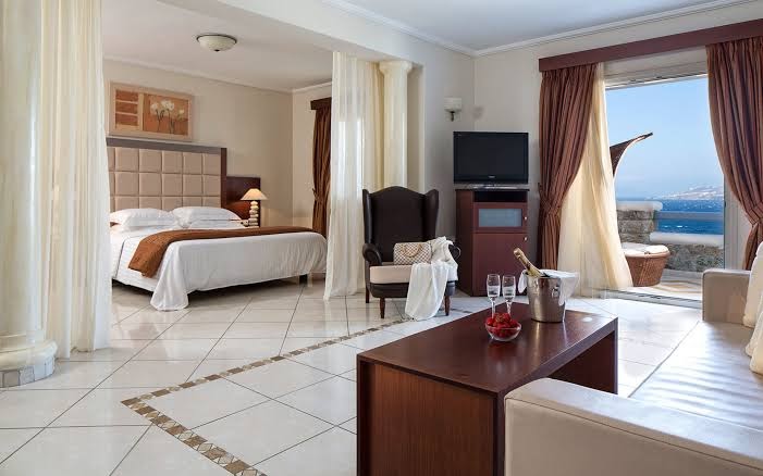 Bonzoe Suites & Villas