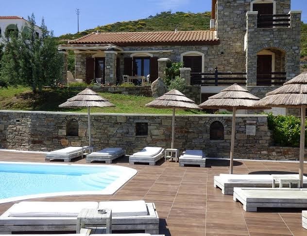 Cavos Bay Hotel & Studios