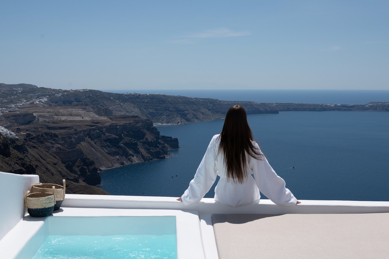 Cilon Suites Santorini | Caldera & Volcano View with Hot Tubs.