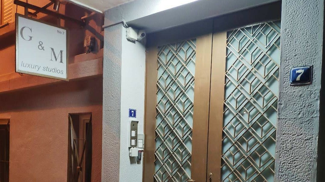 City Plaza Apartments & Rooms