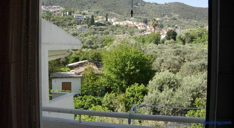 Elaionas Nikou Waterfront Villa Retreat