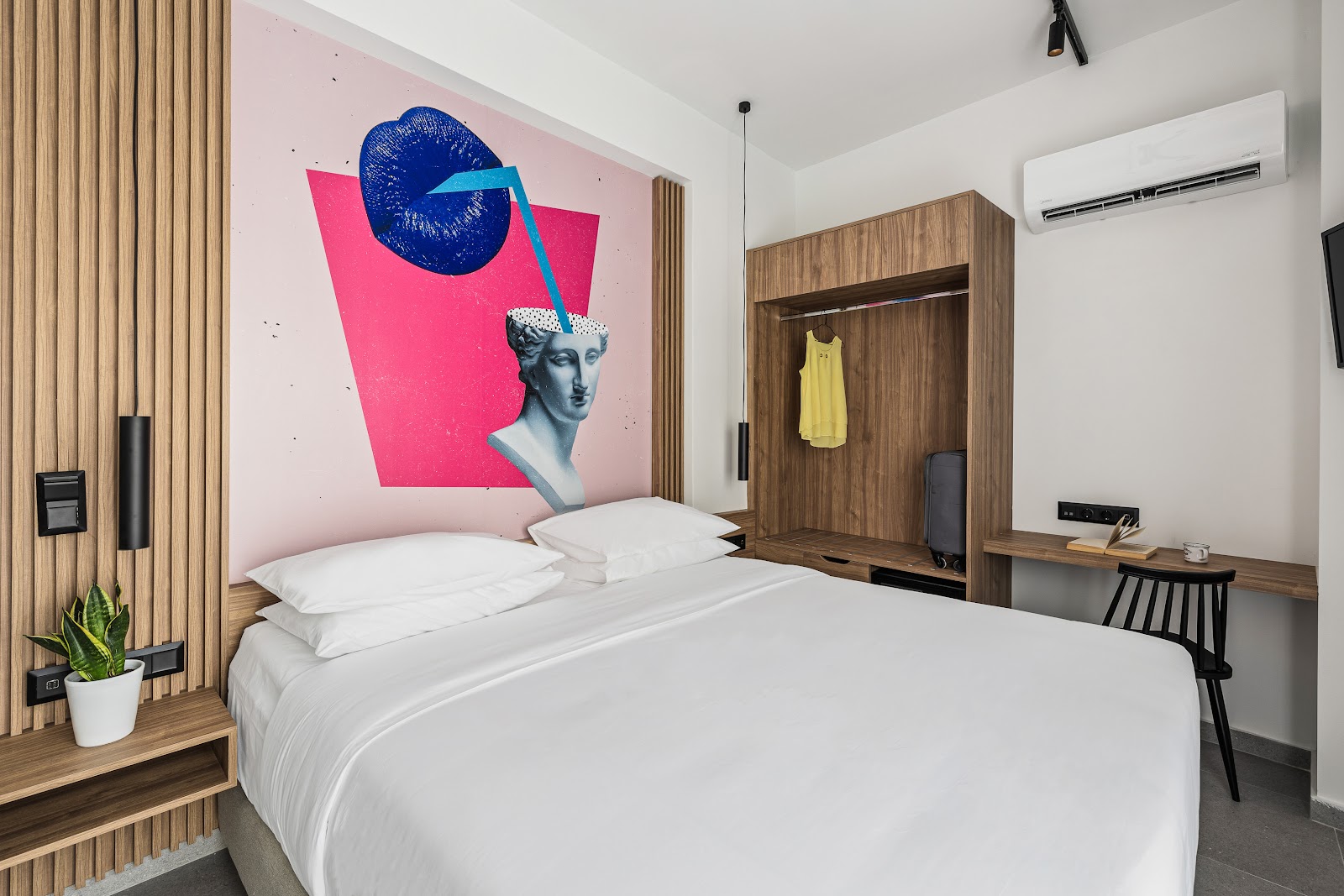 Elliot Neapoli, Athens