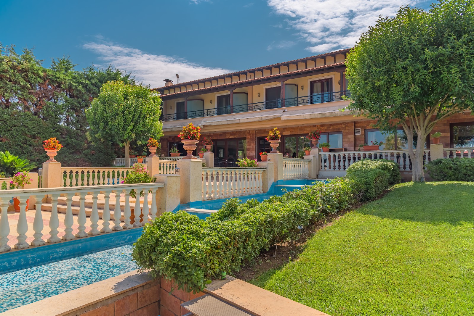 â€¦¢â‚¬Å“ELON SUITES