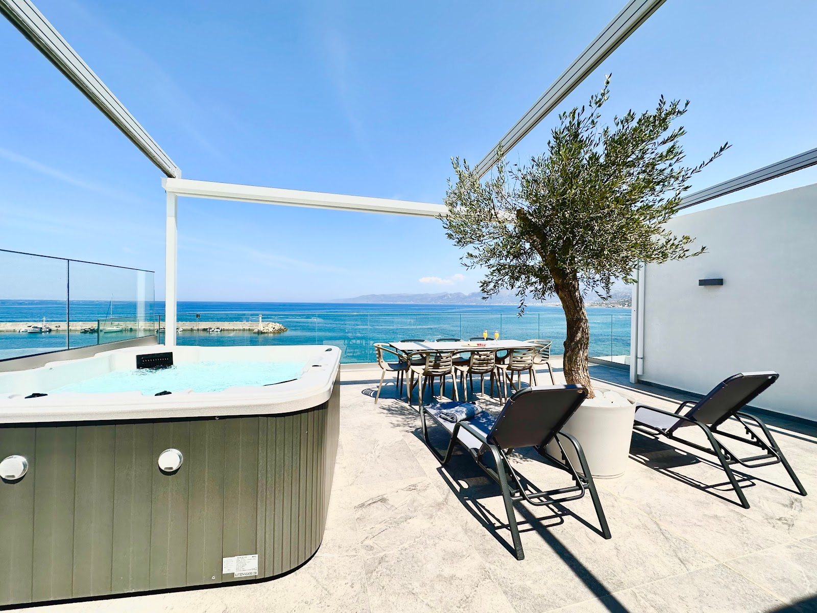 Enorme Infinity Beach (ex Infinity Blue)