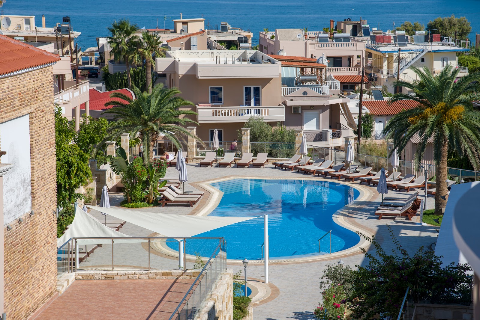 Esperanto seafront suites