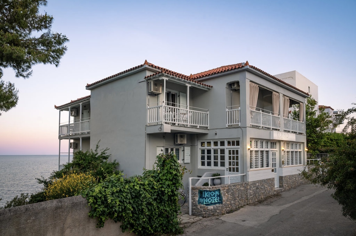 IKOS STUDIOS AND APARTMENTS