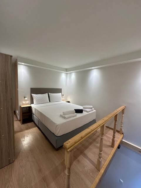 K and b corfustudios