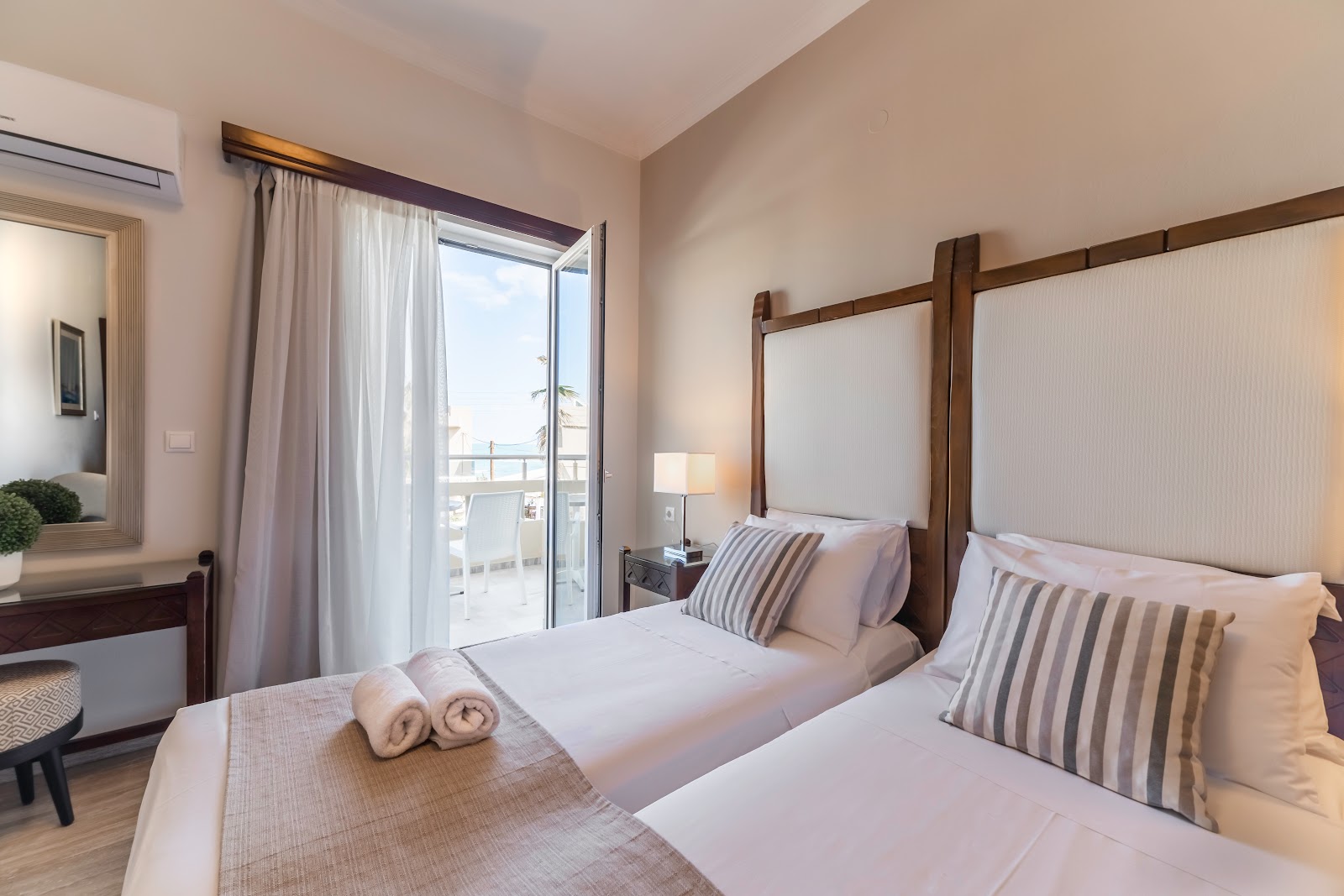 Kalamaki Luxury Suites