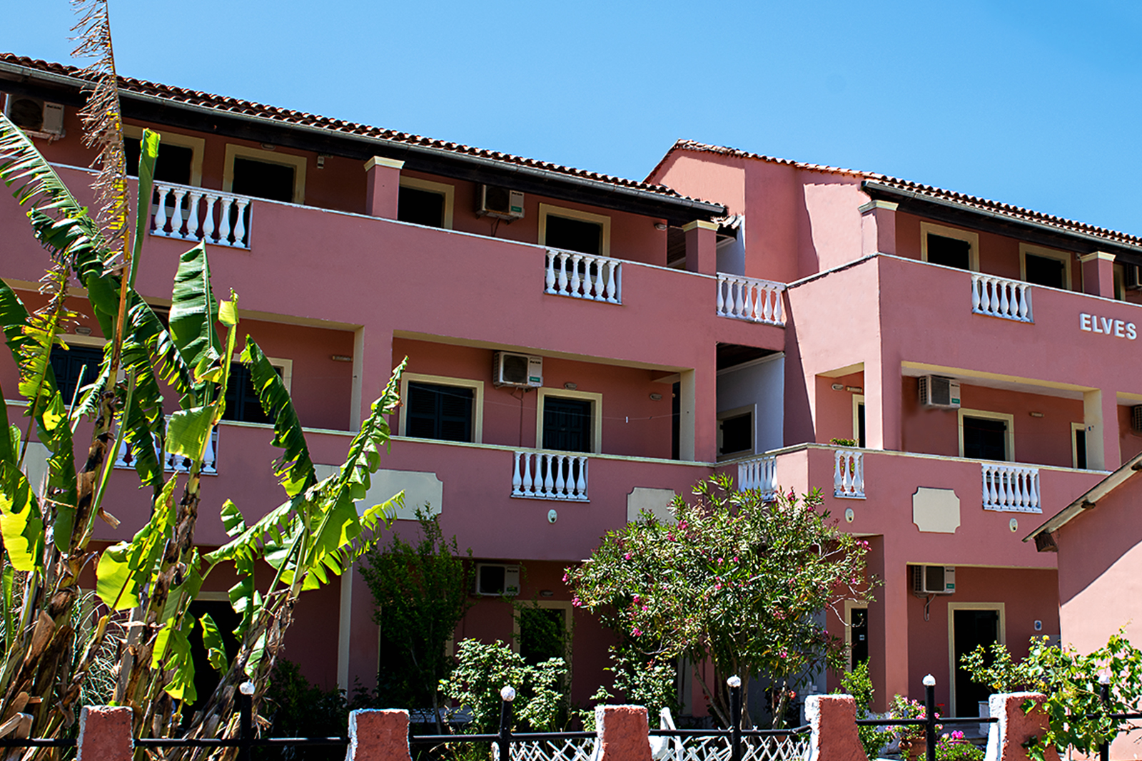 Legends Hotel & Apartments