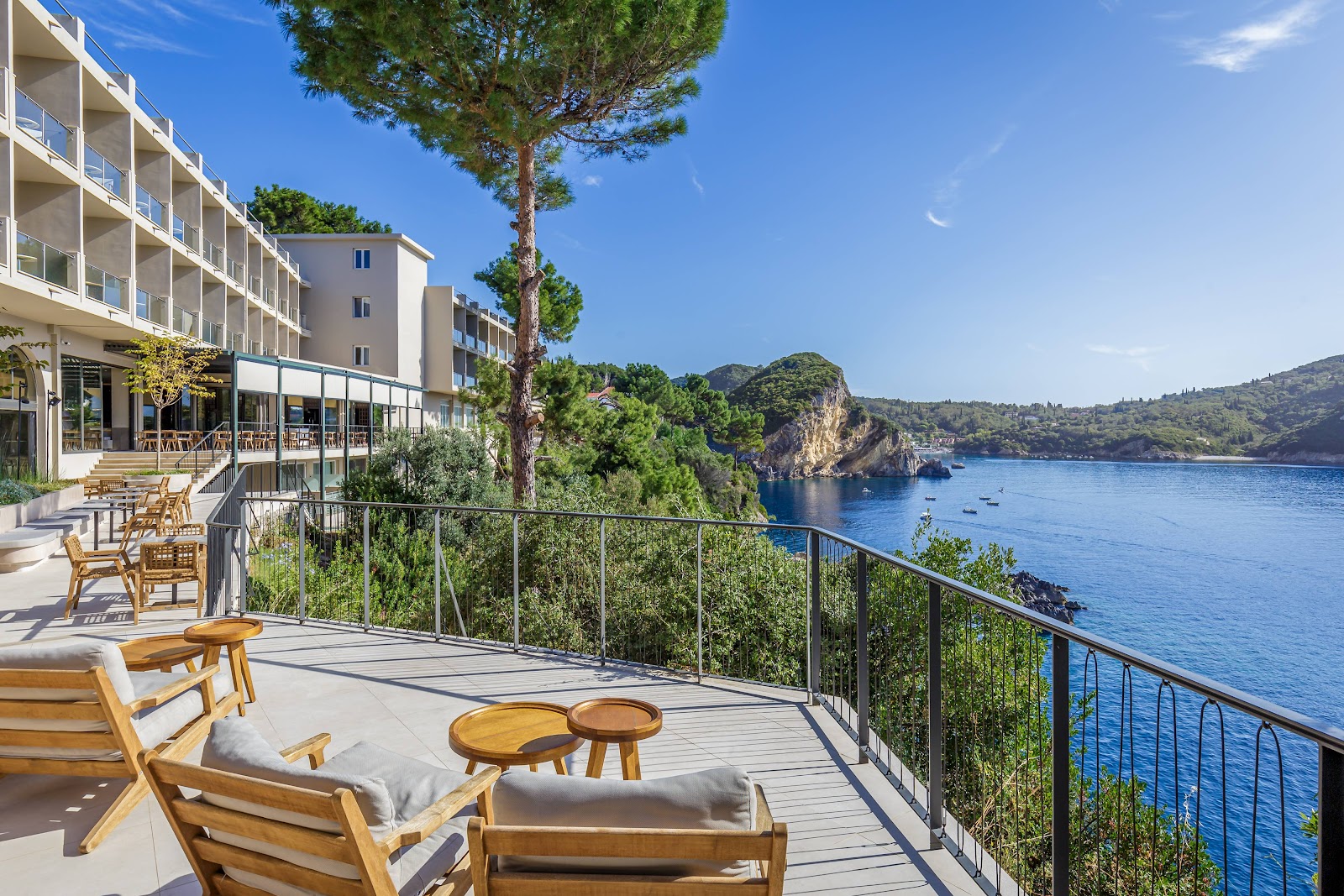 Liapades Beach Hotel Cricketer Taverna