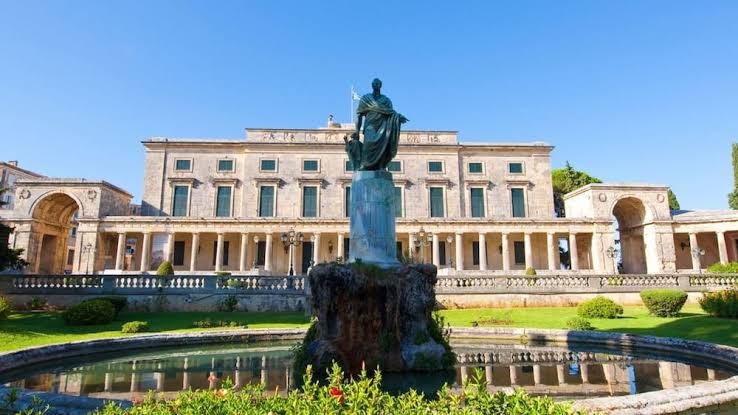 Local Hostel & Suites