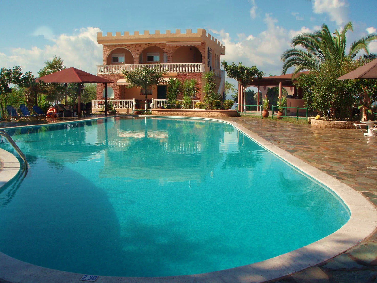 Nikitas Apartment & Suites