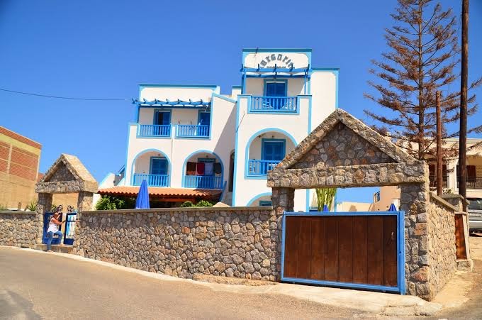 Pension Roussos Santorini