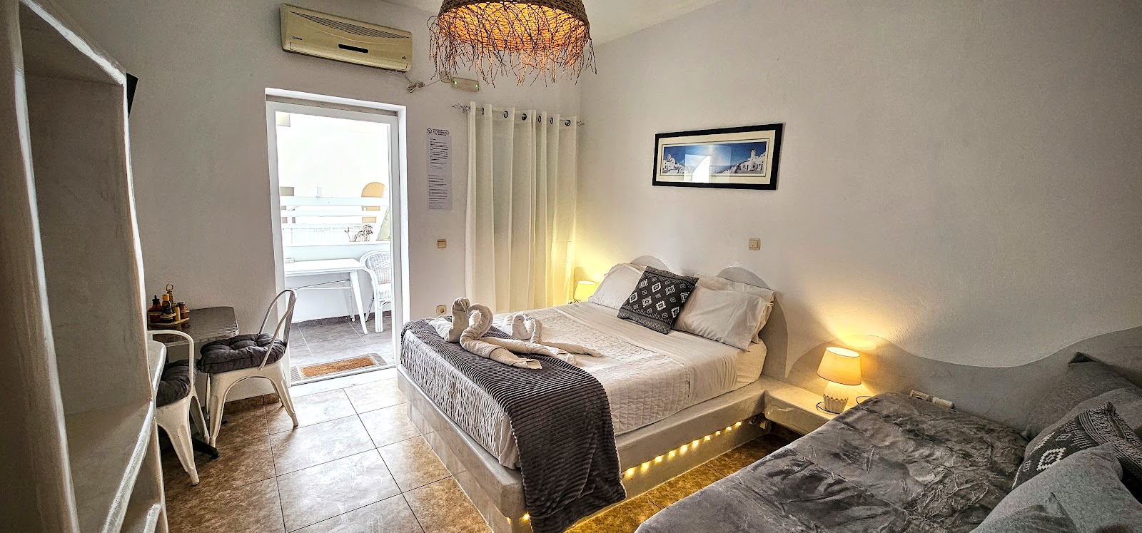 Pleasure Beachside studios Perissa santorini