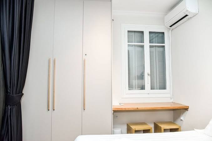 Retroverse Eccentric Stay