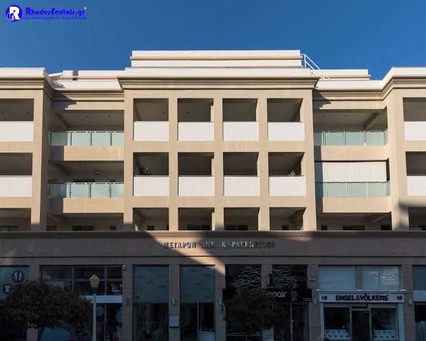 Rose Central Master Bedroom Apartment