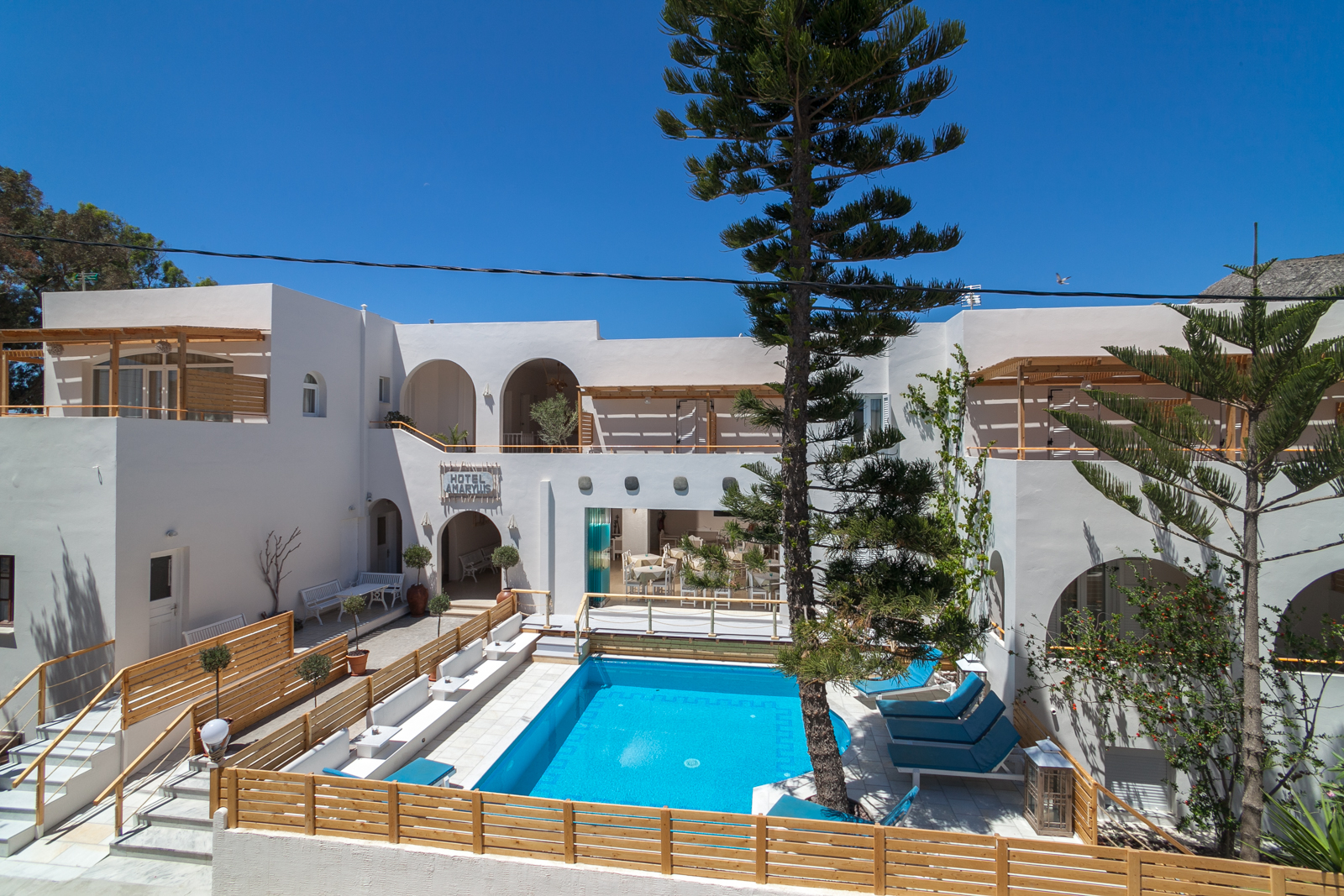 Spiros & Hiroko Hotel