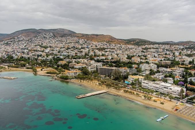 Stylish Voula Apartment close to Beach with pool