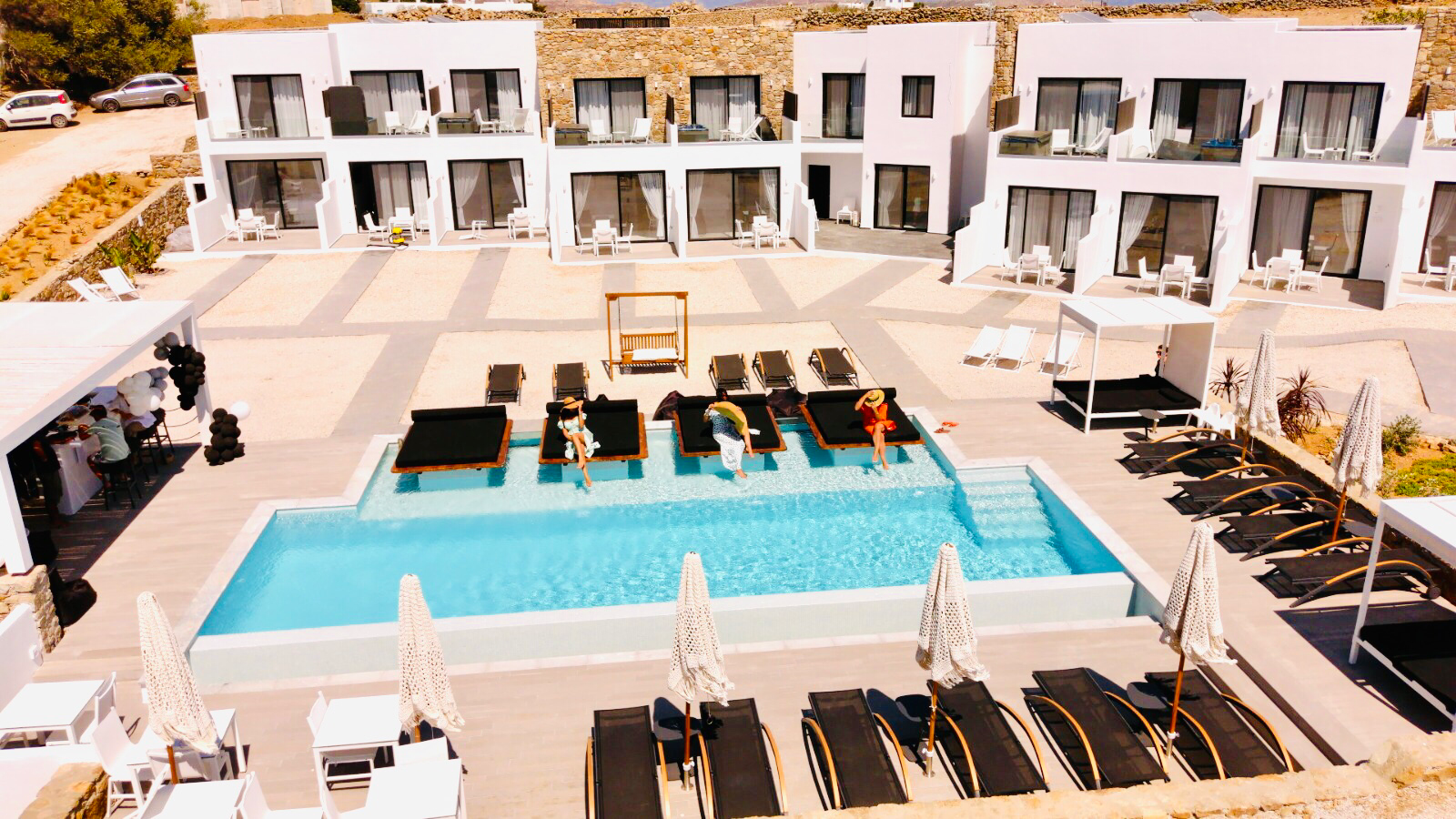 Super Paradise Hotel