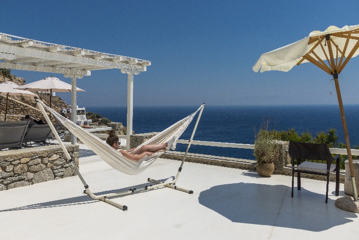 Super Paradise Hotel