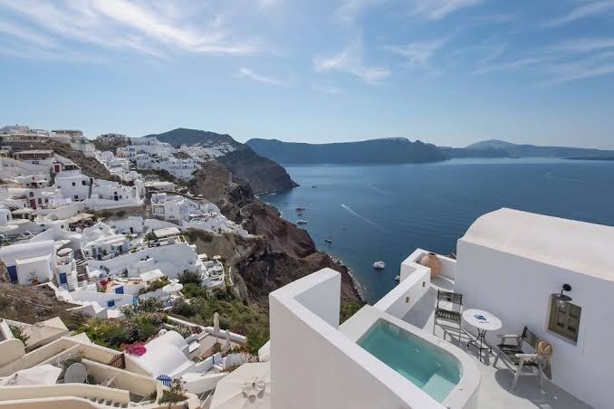 Terra Verde Oia Suites