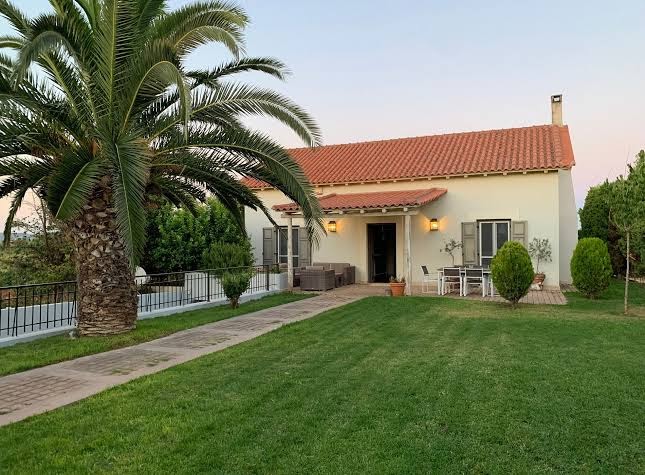 Villa Vravrona Tower & Suites